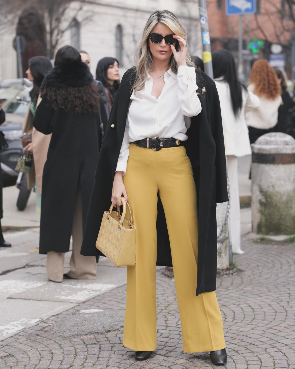 negar-farahmand-first-guest-milan-fashion-week-2-1170x1463