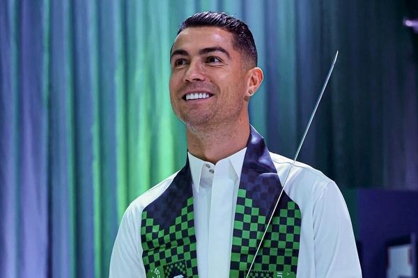 ببینید: کریستیانو رونالدو با شمشیر در روز ملی عربستان 