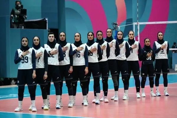 زنان والیبالیست ایران در ریاض به یاد صابر/ عکس 