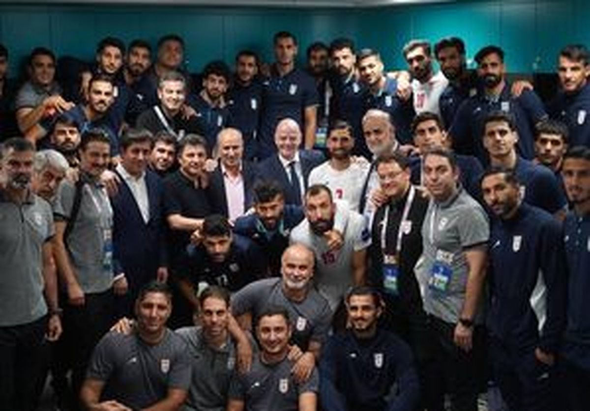 اهدای پیراهن تیم ملی ایران به اینفانتینو/ عکس 