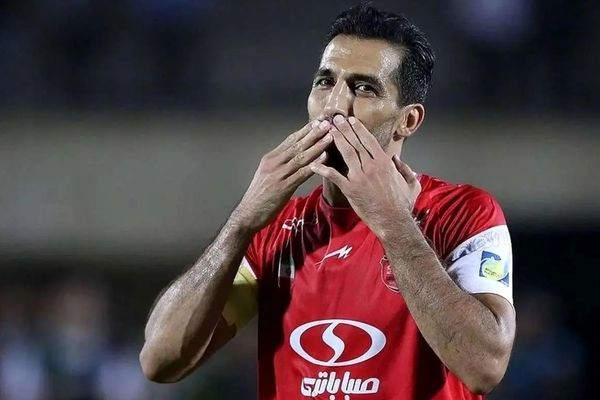 باشگاه پرسپولیس قرارداد امیری را در سازمان لیگ ثبت نکرد!