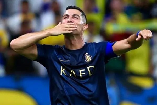 سن واقعی رونالدو چند سال است؟