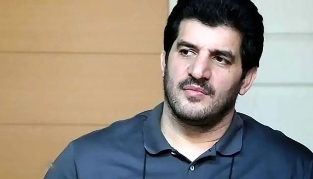 رسول خادم در کنار پدر و مادر صابر کاظمی/ عکس