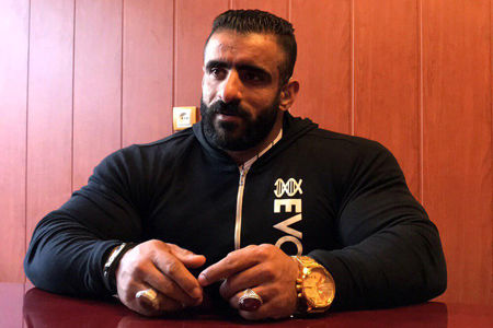 ببینید/ تصویر رهبر انقلاب بک‌گراند گوشی هادی چوپان 