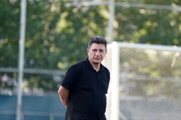 سفر در زمان/ عکس زیر خاکی از امیر قلعه نویی با کروات در جشن تولد