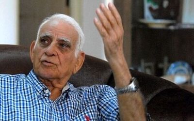 بوسه امامعلی حبیبی به غلامرضا تختی پس از شکست جهان پهلوان