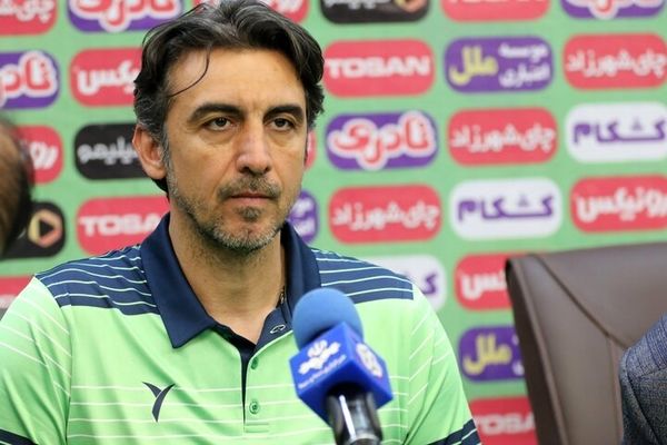 مهدی رحمتی پس از پیروزی برابر پرسپولیس: باید به وحید هاشمیان زمان داده شود