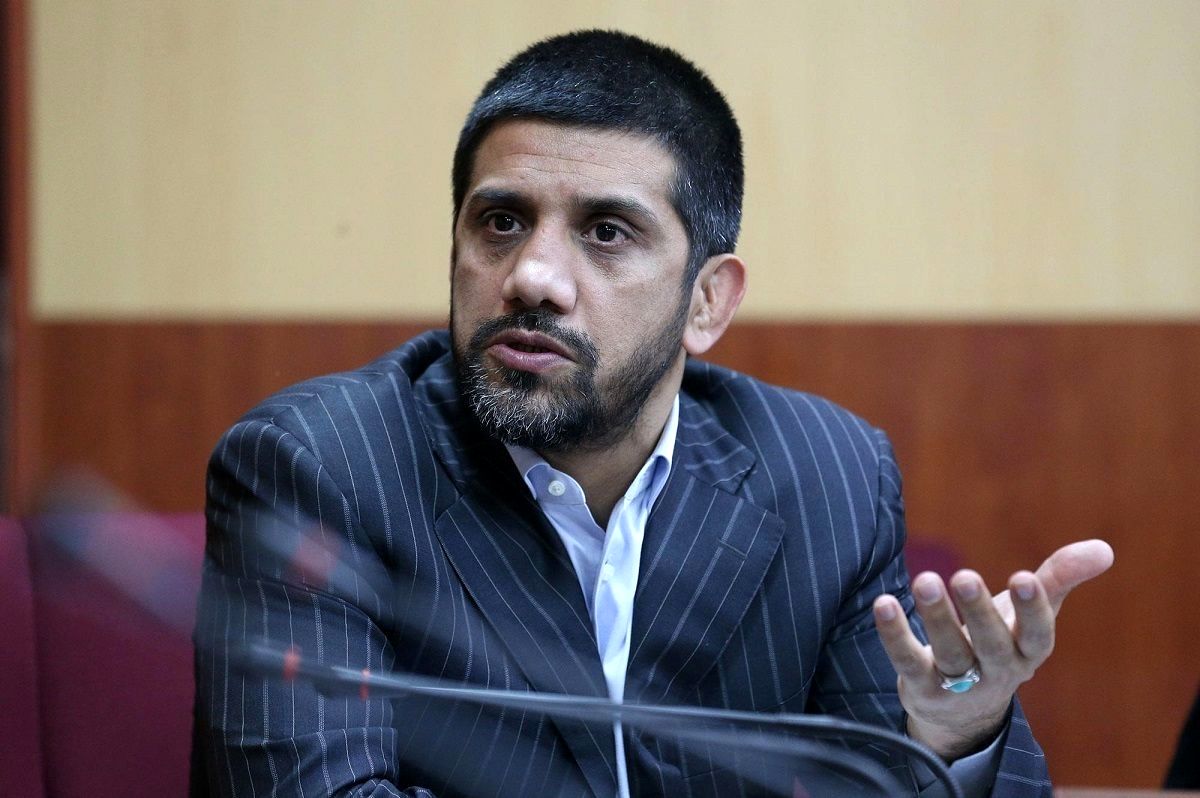 توصیه علیرضا دبیر به صدا و‌ سیما درباره مصاحبه با دخترهای کم حجاب/ ویدئو
