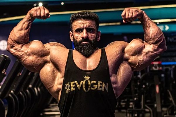 عاشقانه هادی چوپان با همسرش پس از نتایج مستر المپیا/ عکس