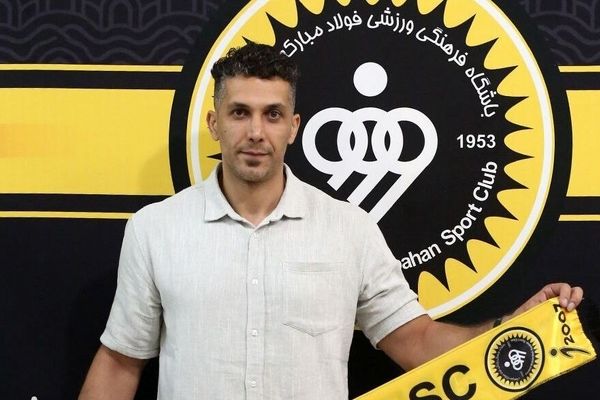 آرمین تشکری، بمب‌افکن سابق تیم ملی رسما به سپاهان پیوست

