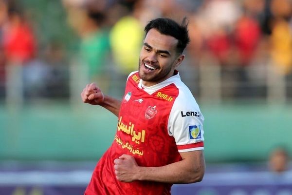 پسر بانمک اوستون اورونوف در تمرین پرسپولیس