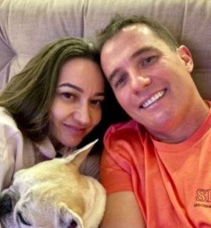 همسر سرمربی پرسپولیس در کنار سگش/ اوسمار: روزشماری می کنم تا با تو دیدار کنم