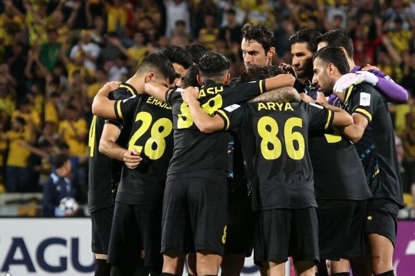 شکست خانگی سپاهان در نبرد غول ها مقابل تراکتورسازی/ تبریزی ها صدرنشین شدند و اصفهانی ها به رده چهاردهم سقوط کردند!/ ۱۰ درصد از قرارداد بازیکنان و کادر فنی سپاهان کسر گردید 