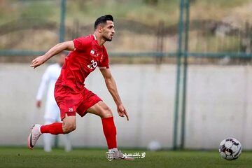بازگشت علی علیپور به تمرین پرسپولیس با سر و صورت بانداژ شده 