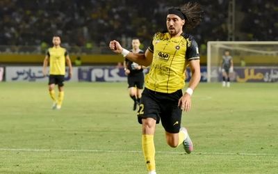 گل اول سپاهان به فجر سپاسی توسط انزو کریولی/ این گل، اصفهان را به صدر جدول برد