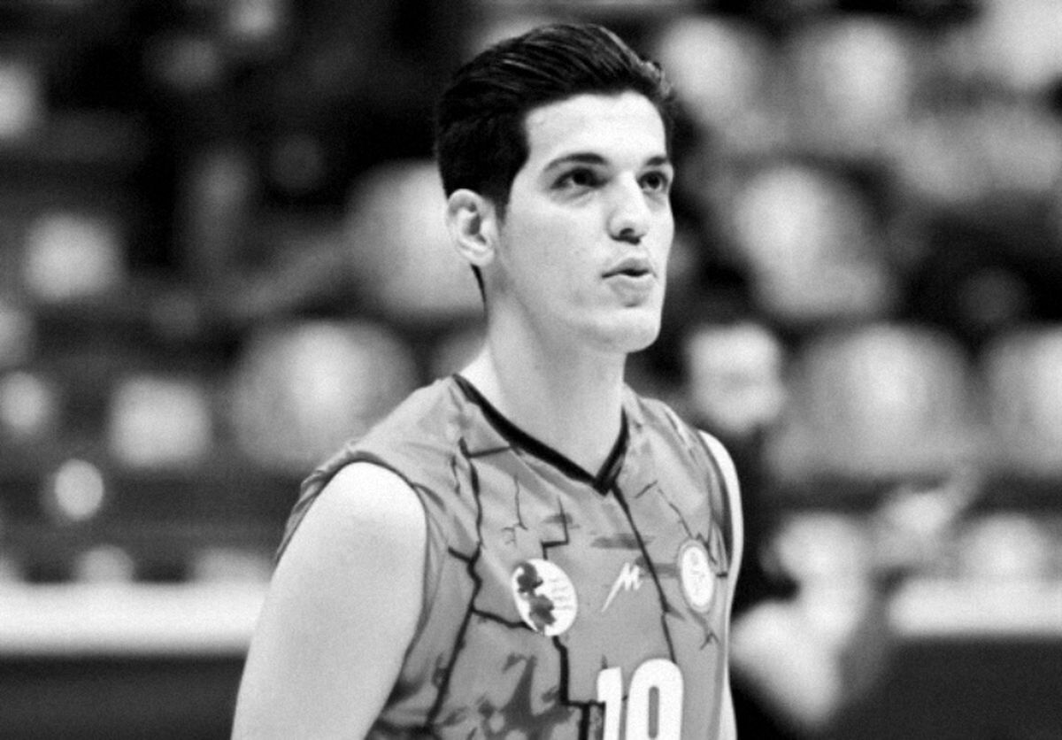 ببینید/تصاویر دردناک از پیکر صابر کاظمی در خانه پدری | ناله های مادر بر بالین پسر: پهلوان اوغلوم... 