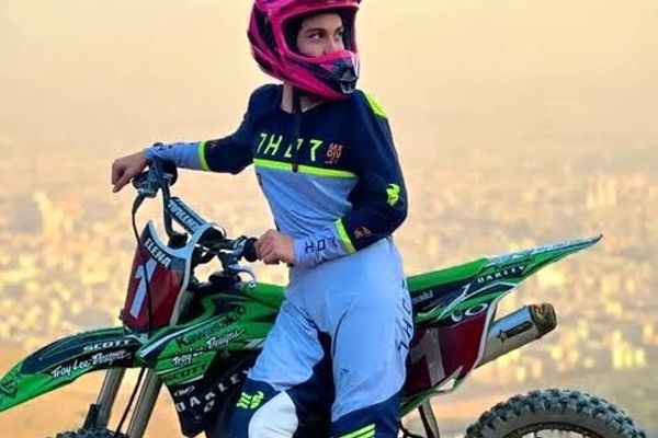 عیادت وزیر ورزش از النا، دختر موتورسوار/ عکس 