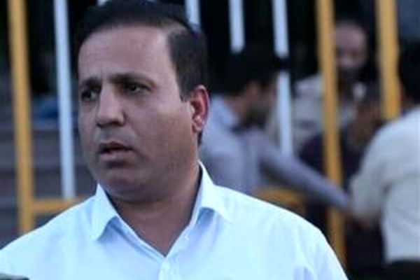 ببینید/ سکته خفیف مدیر عامل استقلال خوزستان در جریان بازی با استقلال! 
