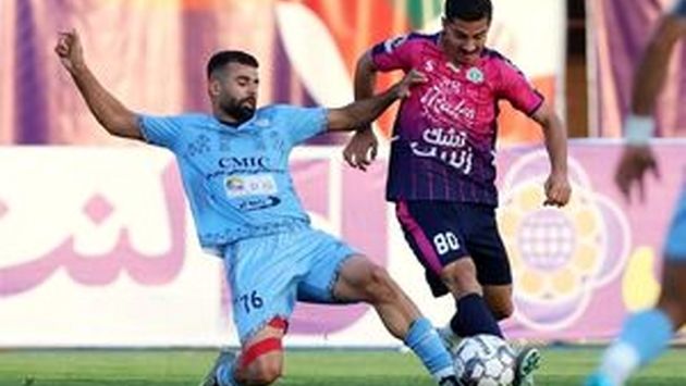 چادرملو صدر جدول را از استقلال گرفت